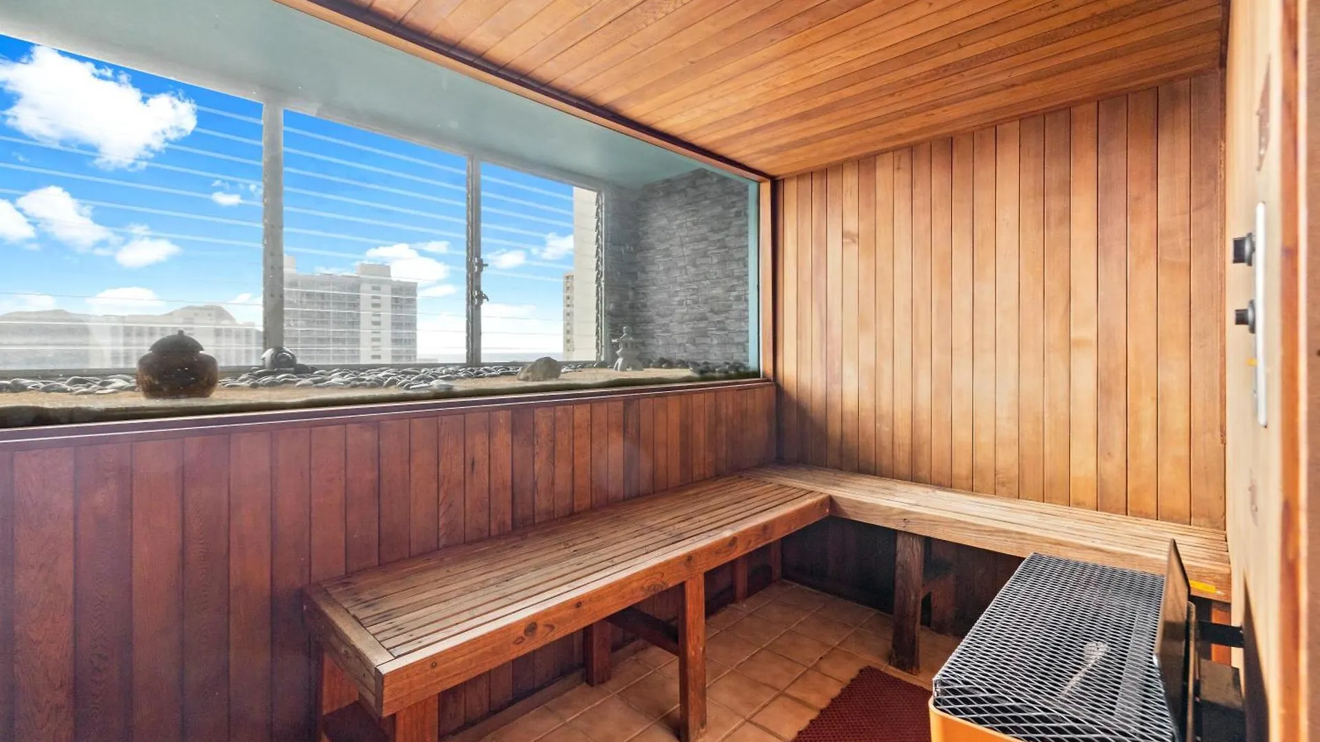 アパート ホノルルOcean Retreat: Remodeled Pacific Monarch Havenアパートメント 米国
